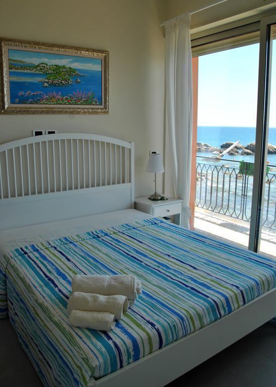 Taorminaxos Wonderful Seaview Apartment Giardini Naxos Ngoại thất bức ảnh